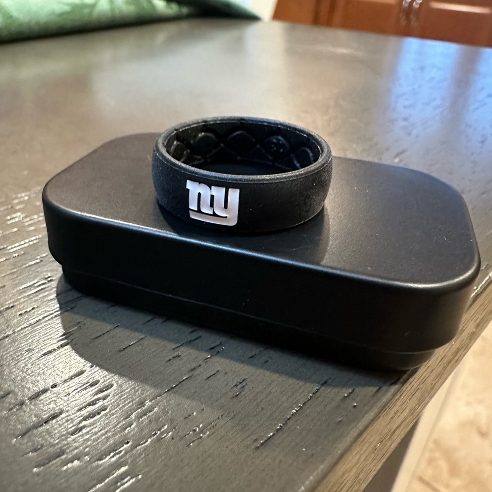 New York Giants Black Groove Ring